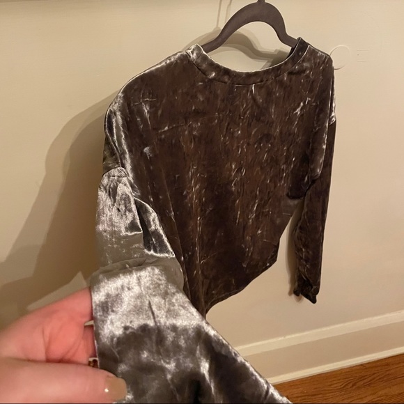 Forever 21 - Velvet Sweater/Top - Picture 3 of 4
